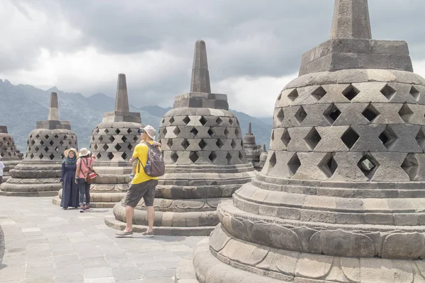 Yogyakarta, Endonezya - 28 Ağustos: Prambanan gelen turist 