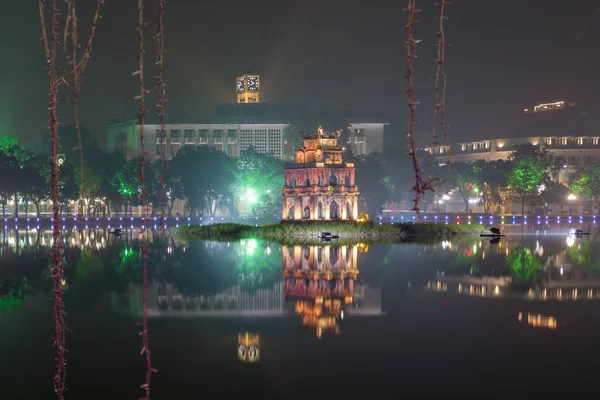 A vista do Lago Hoan Kiem. em Dece — Fotografia de Stock