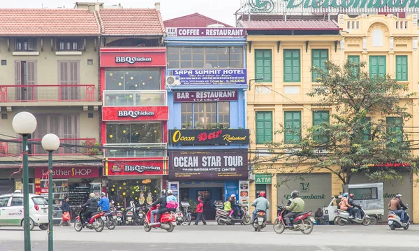 Hanoi street in het najaar op Septemb — Stockfoto