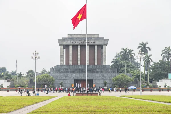 Besökare på Ho Chi Minh Mausol Royaltyfria Stockbilder