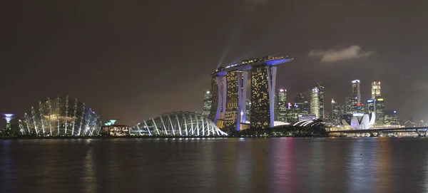 La vista nocturna de Marina Bay Sands Resort Imagen De Stock