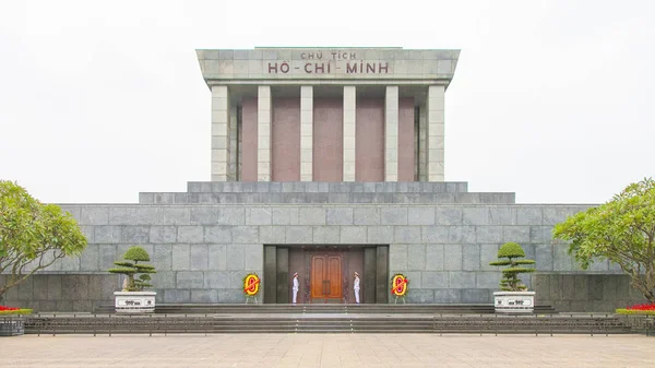 Visitors at the Ho Chi Minh Mausol — Stock Photo, Image