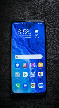 Belgrad, Sırbistan 18 Kasım 2019: Honor 9x smartphone