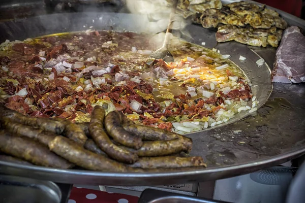 Plato Grande Con Carne Serbia Mixta Parrilla Puesto Calle — Foto de Stock