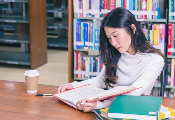 Young Beautiful Asian Female Student Portrait Sitting Concentrate Studying Reading — Stock Photo, Image