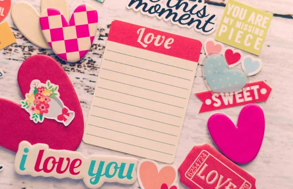 Paper hearts and I Love You tag on white wood background. Happy and warmth moment of lovely couple or family or friend relationship. Love photo concept and romance Valentine day image. Selective Focus — Stock Photo, Image