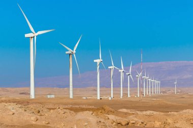 Rüzgar türbini çiftliği - yenilenebilir, sürdürülebilir ve alternatif enerji