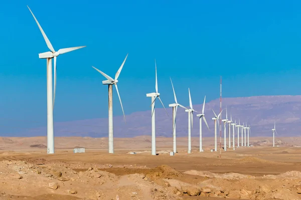 Rüzgar türbini çiftliği - yenilenebilir, sürdürülebilir ve alternatif enerji