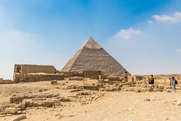 Giza, Mısır - 19 Nisan 2019 Khafre Piramidi Giza, Kahire, Mısır piramitlerinin en büyüğü — Stok fotoğraf