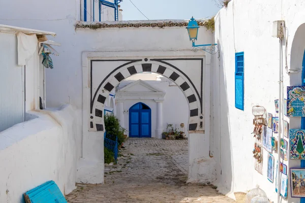 A rua na bela cidade Sidi Bou Said, Tunísia, África — Fotografia de Stock