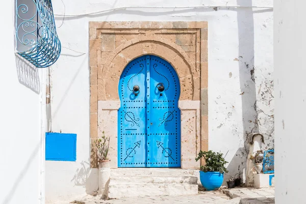 Sidi Bou Said, Afrika 'dan geleneksel bir kapı.