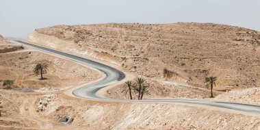 Tunus 'un güneyindeki çöl yolu, Afrika