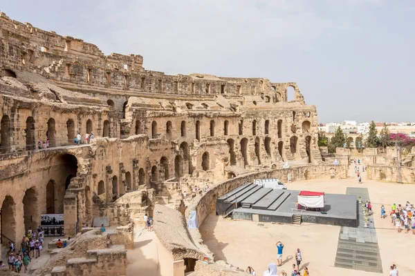 EL JEM, TUNISIE - 22 JUILLET 2018 : Types d'amphithéâtre romain dans la ville d'El Jem, Tunisie — Photo