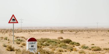 Tunus, Afrika 'da deve geçidi tabelası