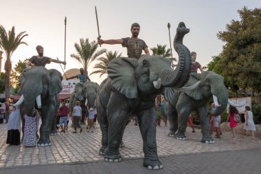 Carthaginian 'ın parlak genç generali Hannibal Barca bir fil üzerinde, Yasmine Hammamet, Tunus, Afrika