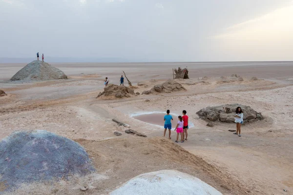 Chott El Djerid, Туніс - 23 липня 2018: Туристичний візит солоного озера Chott El Djerid в Тунісі, Африка — стокове фото