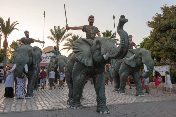 Carthaginian 'ın parlak genç generali Hannibal Barca bir fil üzerinde, Yasmine Hammamet, Tunus, Afrika