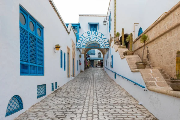 Yasmine Hammamet, TUNÍSIA - 26 de julho de 2018: A rua na cidade tunisiana Yasmine Hammamet, Tunísia — Fotografia de Stock