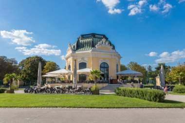  Schonbrunn Hayvanat Bahçesi İmparatorluk Sarayı - Viyana, Avusturya 'da güneşli bir günde Restoran Kaiserpavillon