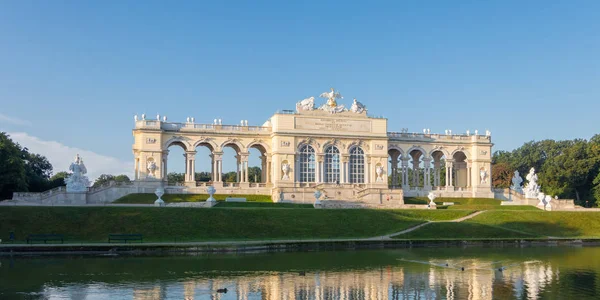 奥地利维也纳- 2019年9月3日：Schonbrunn Palace Gardens的Gloriette — 图库照片