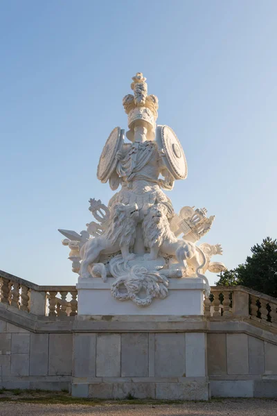 奥地利维也纳- 2019年9月3日：奥地利维也纳Schonbrunn Palace-Gloriette雕像 — 图库照片