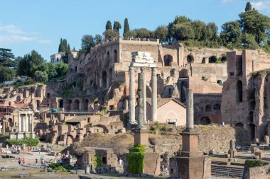 Julius Caesar 'ın Tapınağı ve Castor ve Pollux Tapınağı, İtalya