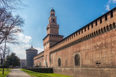 Milano 'daki Sforzesco Kalesi Bir bahar günü, İtalya