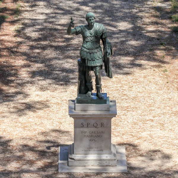 Бронзовая Монументальная Статуя Императора Цезаря Августа Адриана Общественном Парке Риме — стоковое фото