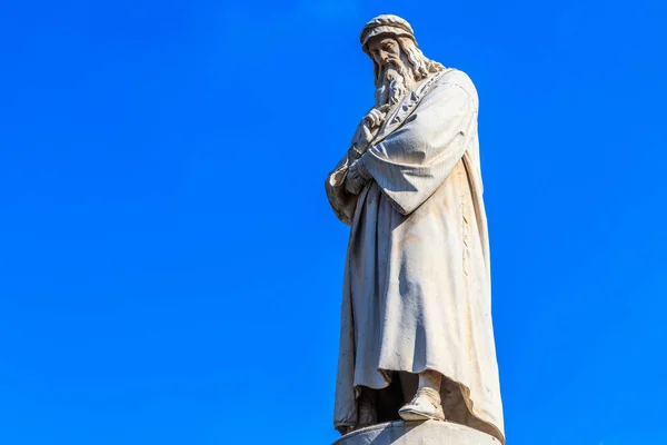 Μνημείο Leonardo Vinci Στην Piazza Della Scala Στο Μιλάνο Ιταλία — Φωτογραφία Αρχείου