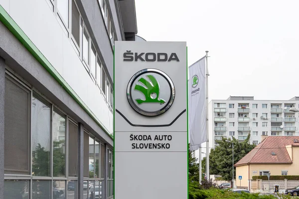 Bratislava Eslováquia Agosto 2019 Emblema Skoda Dos Concessionários Automóveis Skoda — Fotografia de Stock