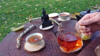 Doğada çay ve kahve seremonisi.
