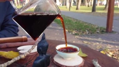 Doğada çay ve kahve seremonisi.