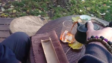Doğada çay ve kahve seremonisi.