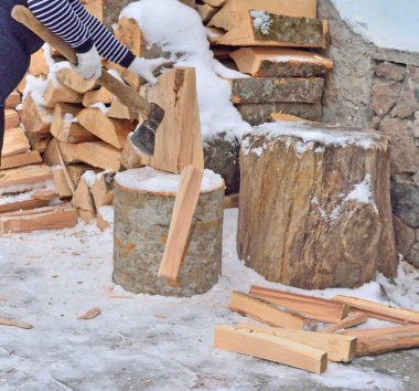 yontma odun bahçedeki