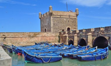 Essaouira Fas'ta seaport adlı balıkçı tekneleri