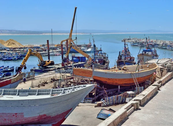 Essaouira içinde liman, gemi boşaltma — Stok fotoğraf