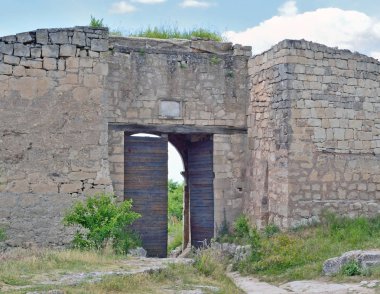 Taştan inşa bir antik kent kalıntıları