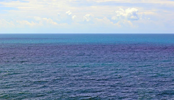 背景背景, 海与天空之间的地平线与地平线的海景 — 图库照片