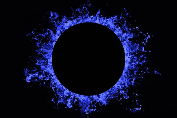 Lingkaran Abstrak Api Biru Pada Latar Belakang Hitam — Stok Foto