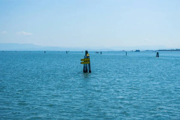 Instrucciones de las ciudades en el mar. Lignagno Italia Fotos de stock libres de derechos