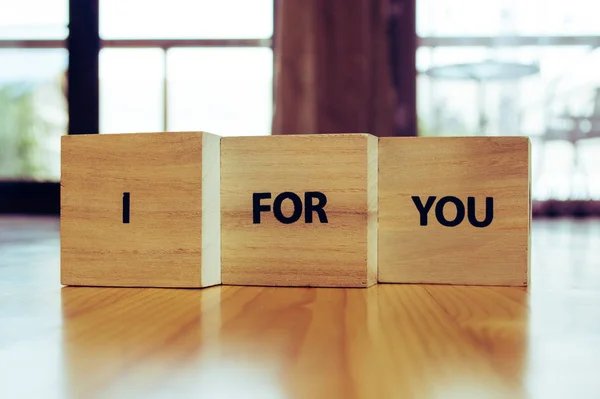 Cubos de madera con las palabras I FOR YOU — Foto de Stock