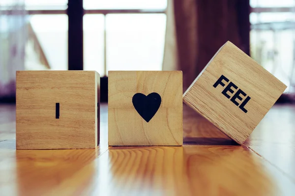 Wooden cubes with the words I LOVE TO FEEL — Stock Photo, Image