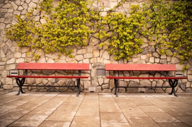 Arka planda iki sıra var.