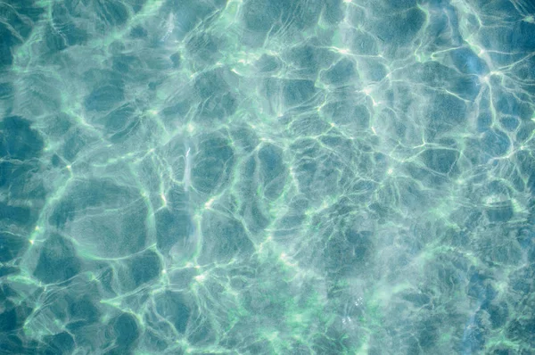 Όμορφη άμμος κάτω από το νερό με μια λάμψη του νερού — Φωτογραφία Αρχείου