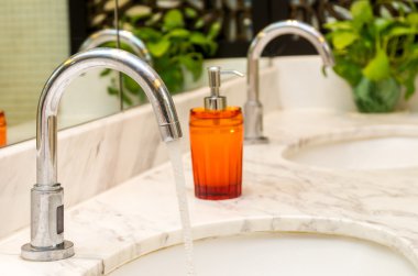 Lüks krom musluk lavabo ile