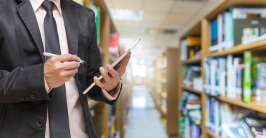 işadamı tablet kullanma 