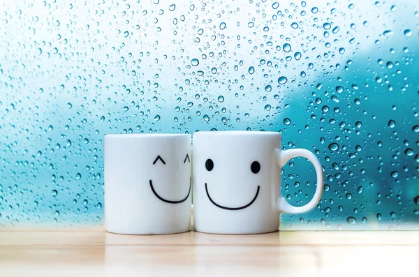 Two happy cups on wood table — Stock Photo, Image