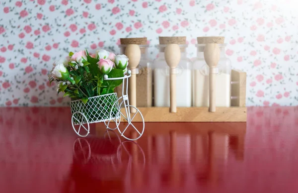 Ingrediente de café con flores falsas — Foto de Stock