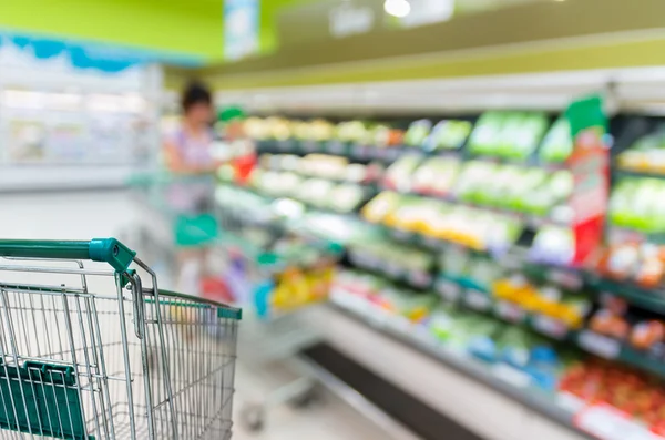 Trolley in warenhuis — Stockfoto