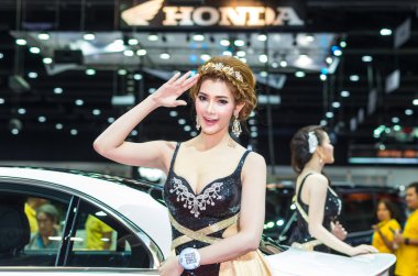 Sahne gösterisi arabalı BrG grubu